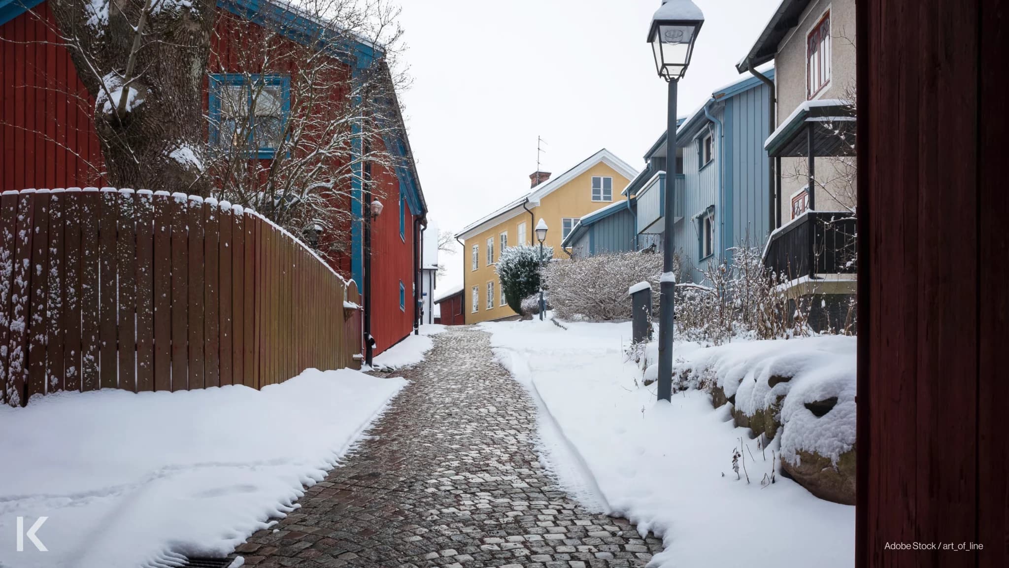 Heated pavement walkway clear of snow
